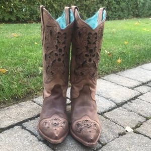Women’s cowgirl boots